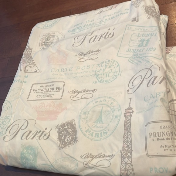 Paris Duvet Cover and pillow Shams - Picture 4 of 6